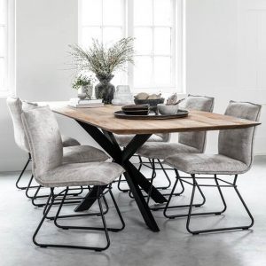 drevený jedálenský stôl, obdĺžnikový stôl, drevený, masívny stôl, teakový stol, teakový stôl, masívny doska, tíkový stôl, stôl z recyklovaného teaku, jedálenský stôl s kovovými nožičkami, jedálenský stôl s kovovou podnožou, riadny masívny drevený stôl, moderný jedálenský stôl, jedálenský stôl do horského interiéru, jedálenský stôl s lavicou, jedálenský stôl do veľkého priestoru, stôl so stredovou nohou, dizajnový drevený stôl, stôl s kovovou stredovou podnožou