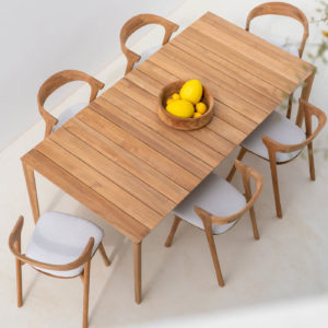 jedálenský, stôl, jedalensky stol, teak, stol, exteriérový, outdoorový, moderný stôl, vonkajší stôl, moderný stôl, BOK, teakový stôl, obdĺžnikový stôl, záhradný stôl, záhradný nábytok, vonkajší, vonkajsi stol, dizajnovy stol, dizajnový stôl, detail, stolovanie vonku, prírodný stôl, drevený