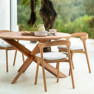 jedálenský, stôl, jedalensky stol, teak, stol, exteriérový, outdoorový, moderný stôl, vonkajší stôl, moderný stôl, BOK, teakový stôl, obdĺžnikový stôl, záhradný stôl, záhradný nábytok, vonkajší, vonkajsi stol, dizajnovy stol, dizajnový stôl, detail, stolovanie vonku, prírodný stôl, drevený , stoly skladom, exteriérový nábytok skaldom, stôl so stredovou nohou