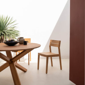 jedálenský, stôl, jedalensky stol, teak, stol, exteriérový, outdoorový, moderný stôl, vonkajší stôl, moderný stôl, BOK, teakový stôl, obdĺžnikový stôl, záhradný stôl, záhradný nábytok, vonkajší, vonkajsi stol, dizajnovy stol, dizajnový stôl, detail, stolovanie vonku, prírodný stôl, drevený , stoly skladom, exteriérový nábytok skaldom, stôl so stredovou nohou